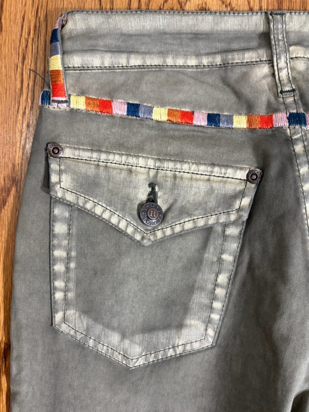 Oilily Grayish Green Boot Cut Pants with Embroidered Rainbow Contrast Trim sz 2 - Picture 4 of 11